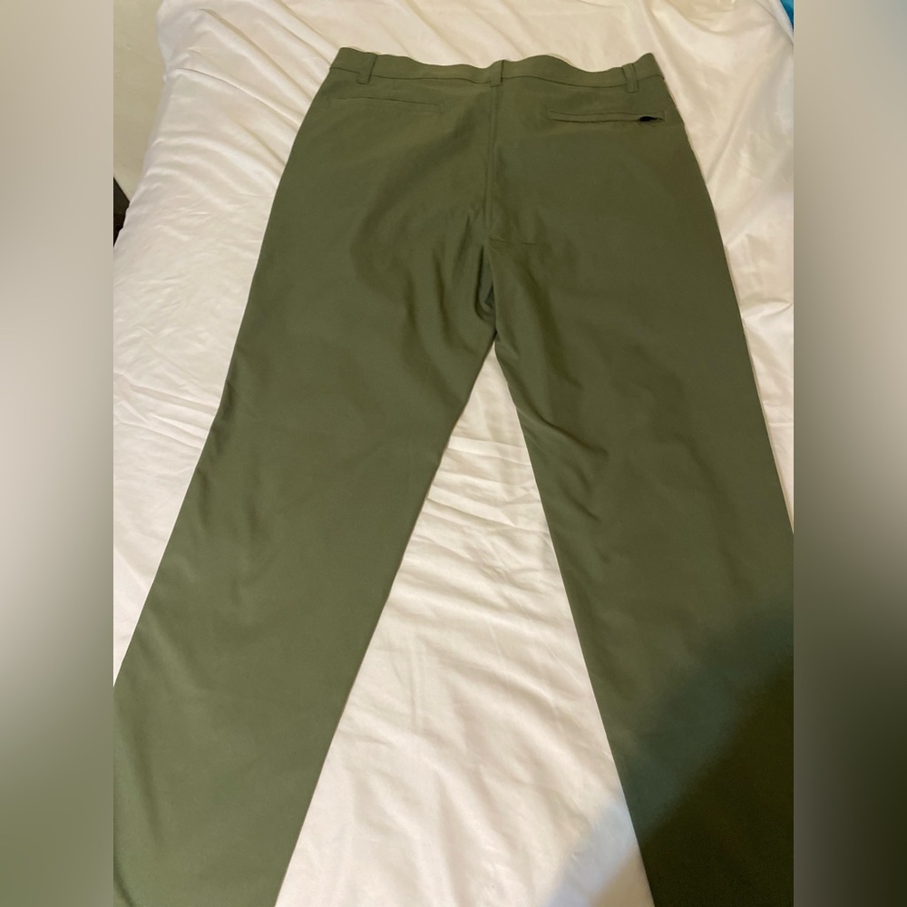 32 Degrees Cool Regular Fit Mens Pants, Stretch, Back Zipper Pocket, Green